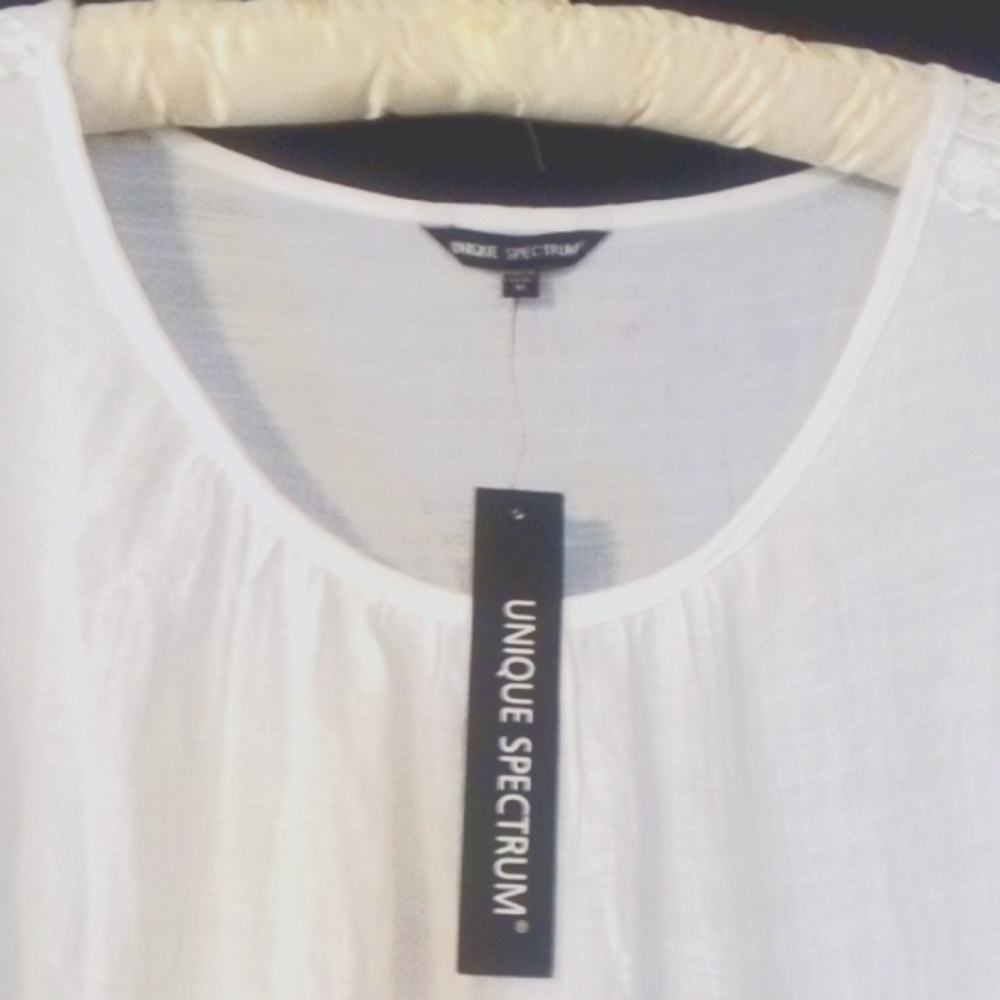 Unique Spectrum White Top- Lace detail - 1X - NWT! - Picture 4 of 6